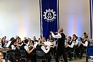 Die Privat-Musikkapelle Scherpenseel mit ihrem Leiter Günter Preuth